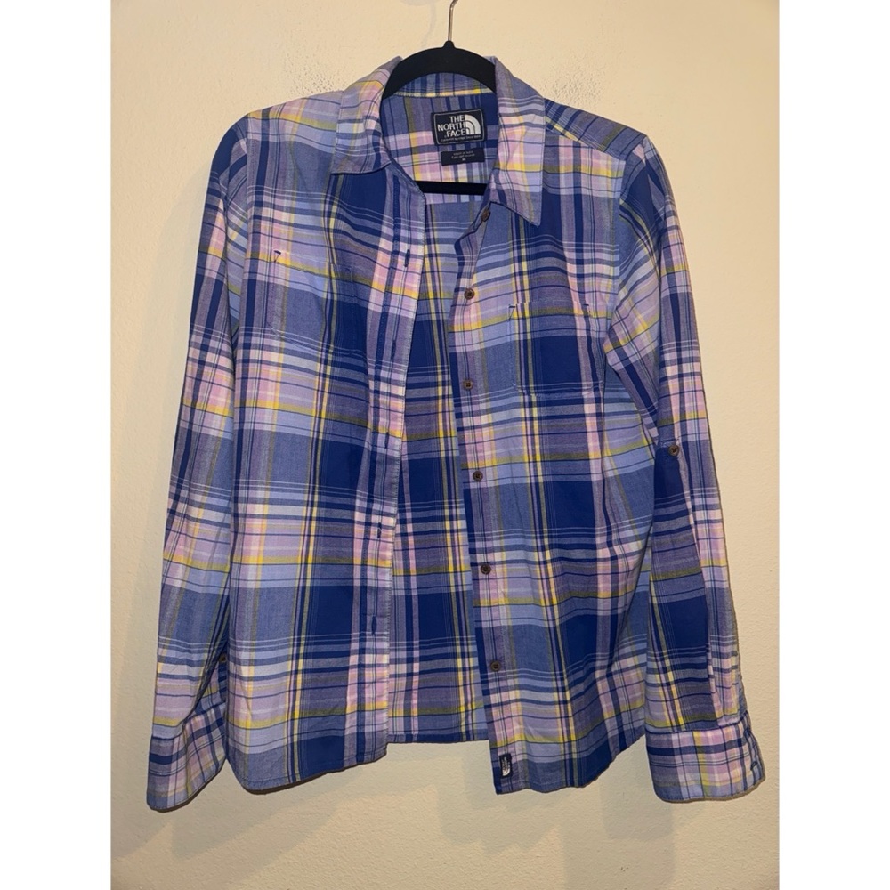 The North Face Women’s Flannel Button Down‎ Size Medium